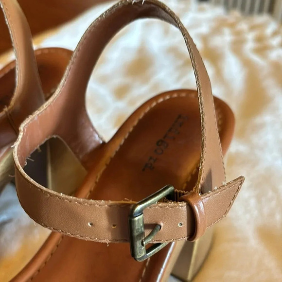 Indigo rd. Women's High Block Heel Open Toe Strappy Faux Leather Sandal 91/2M - Picture 8 of 9